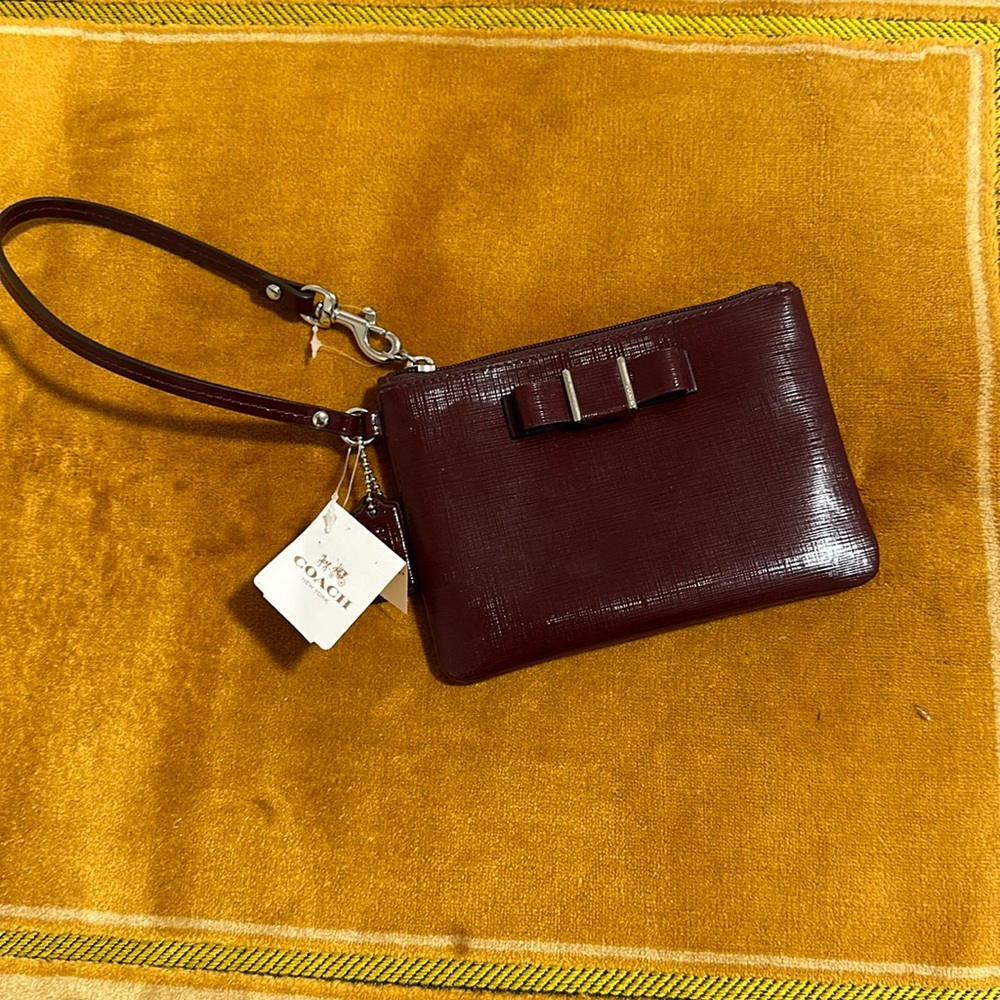 Coach sherry pattent Bow wristlet